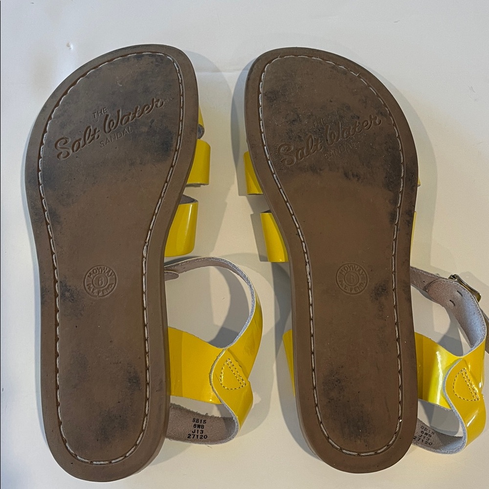 Salt Water Sandals yellow patent. Size 8 women’s. - Picture 4 of 4